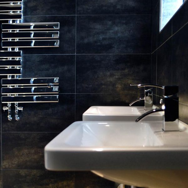 Lloyd ensuite basins